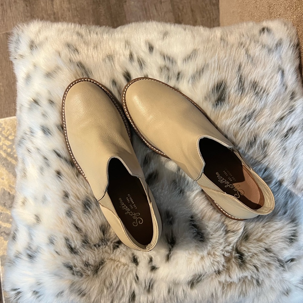 Seychelles booties ivory/Ecru color. Worn once.